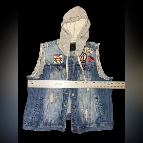 ‼️ SOLD OUT‼️ Forever 21 Size XL Denim Hoodie Vest Jacket - Picture 3 of 7